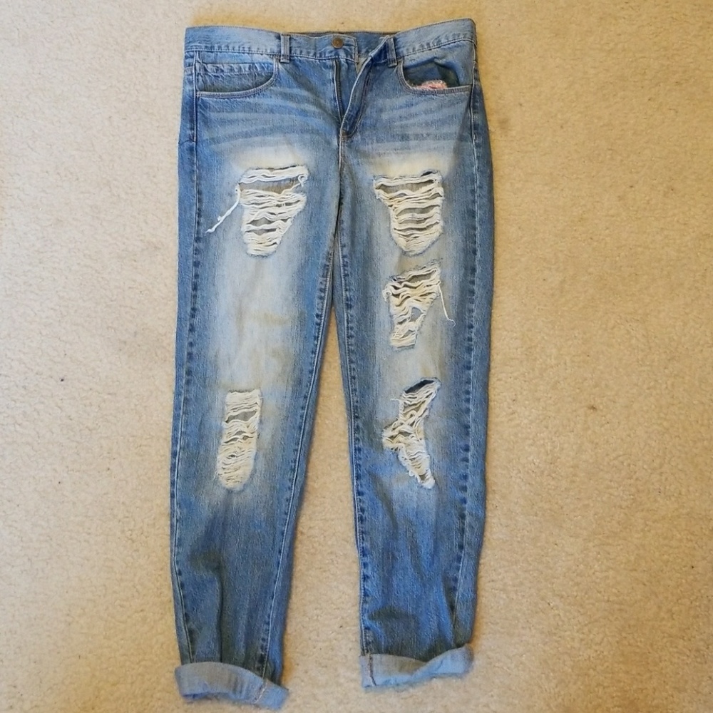 Cute distressed cropped jeans